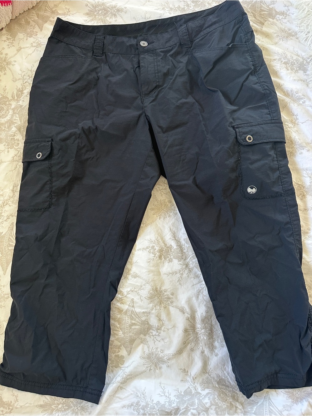 Wind River Women’s  Black Cargo capris - Lightweight Utility Capri